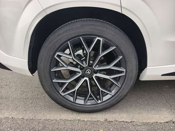 Photo 6 - Changan UNI-Z