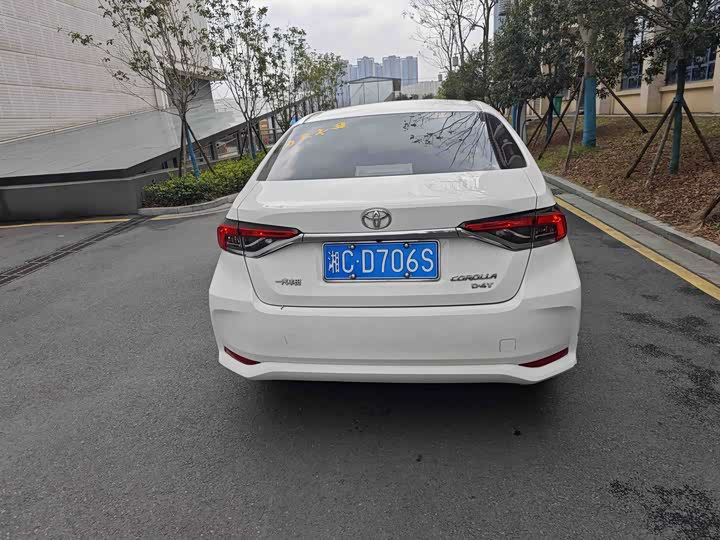 Фото 4 - Toyota Corolla