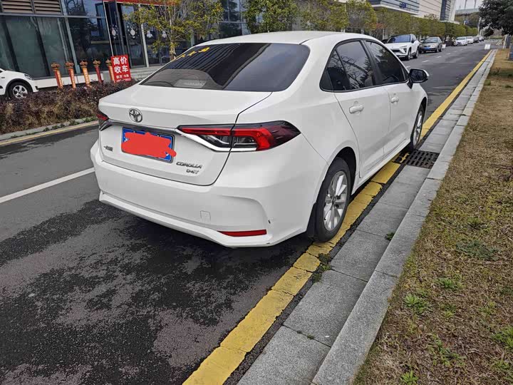 Фото 7 - Toyota Corolla