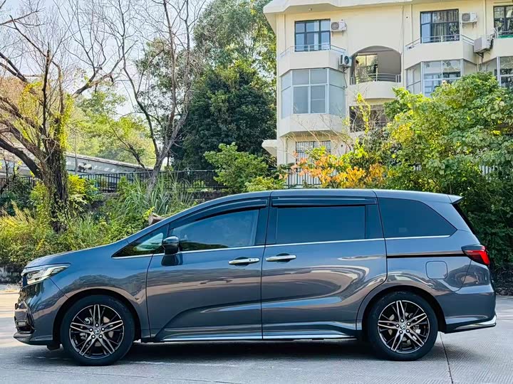 Фото 9 - Honda Odyssey