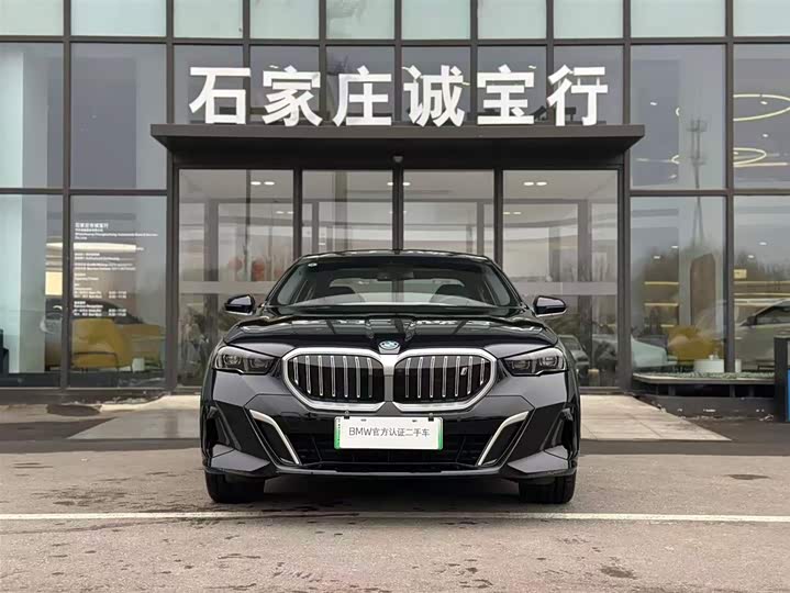 Фото 2 - BMW i5