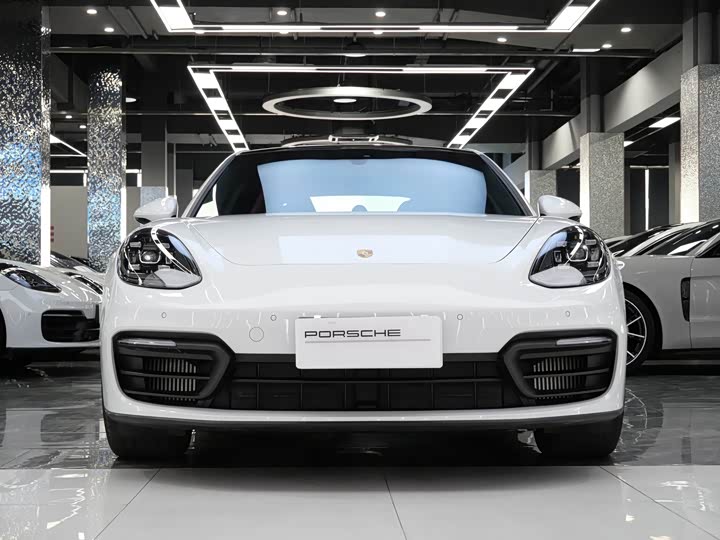 Фото 2 - Porsche Panamera