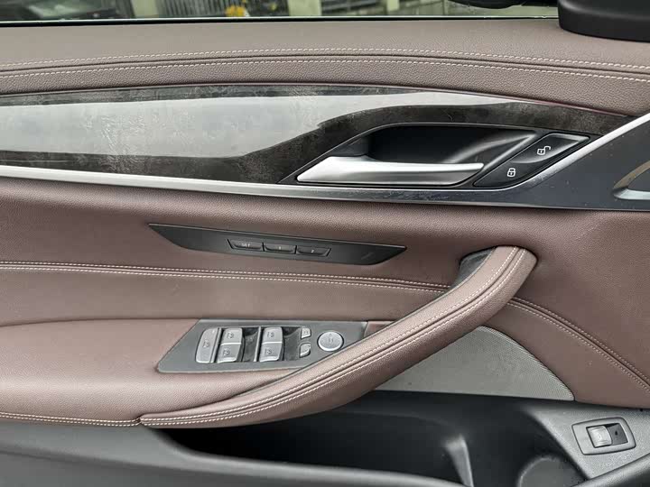 Photo 7 - BMW 5 Series