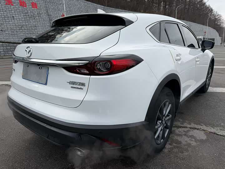 Photo 6 - Mazda CX-4