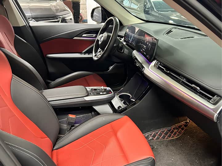 Фото 9 - BMW iX1