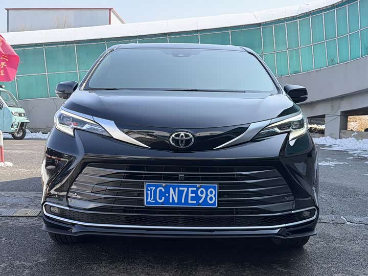 Фото 2 - Toyota Sienna