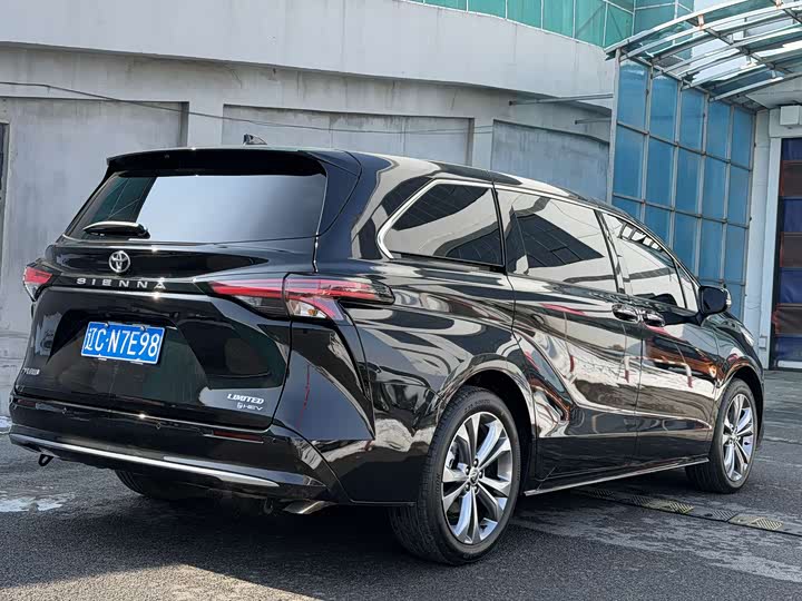 Фото 4 - Toyota Sienna