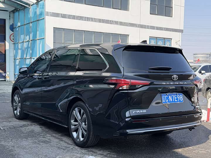 Фото 6 - Toyota Sienna