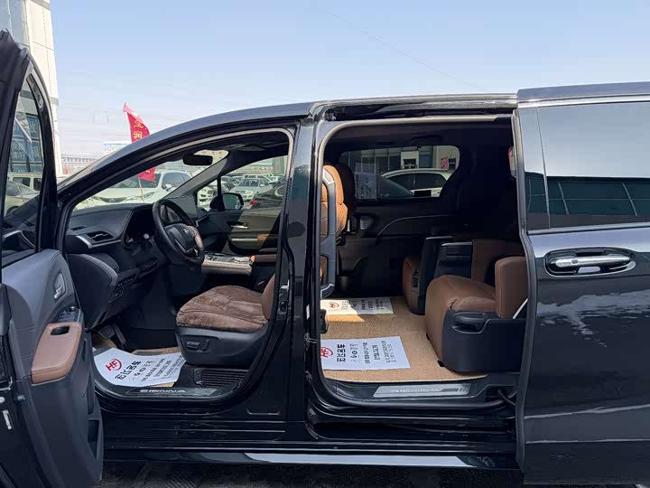 Фото 9 - Toyota Sienna