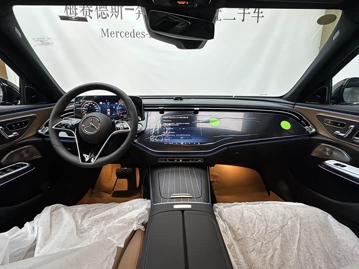 Фото 5 - Mercedes-Benz E-Class