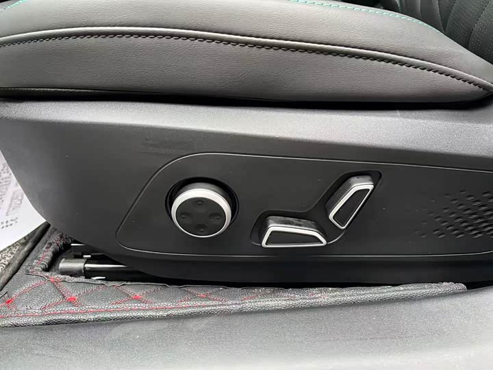 Фото 8 - Changan Deepal SL03