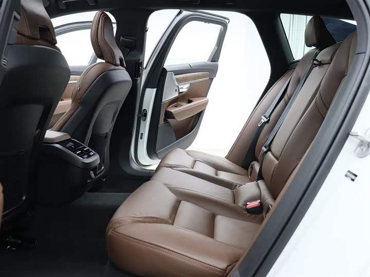 Фото 7 - Volvo V90