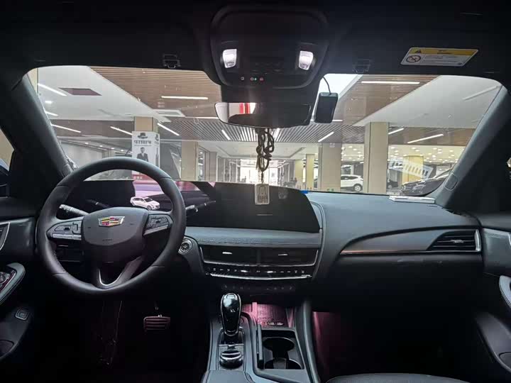 Фото 8 - Cadillac CT5