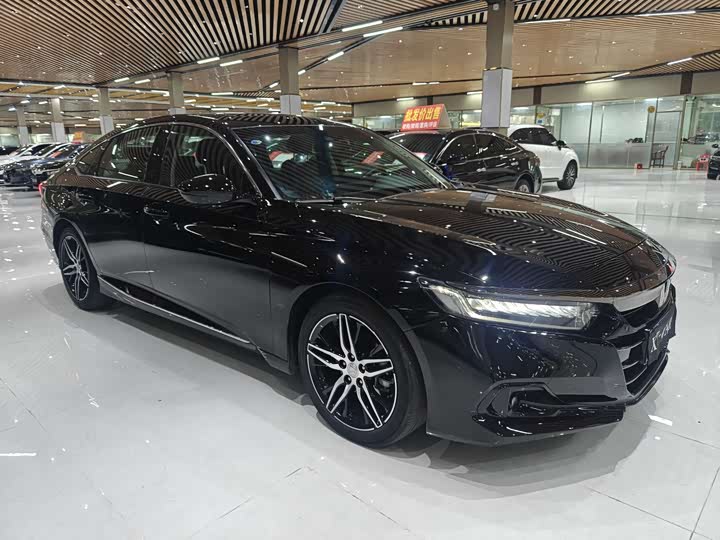 Фото 3 - Honda Accord