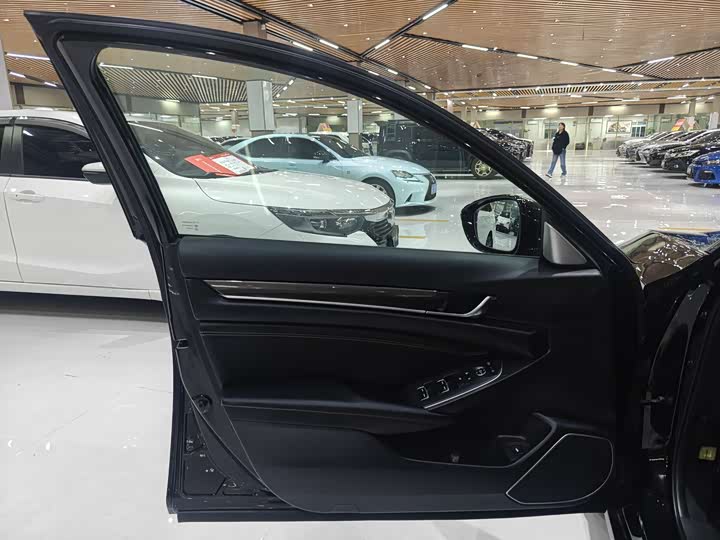 Фото 7 - Honda Accord