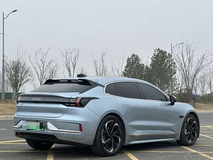 Фото 9 - Zeekr 001