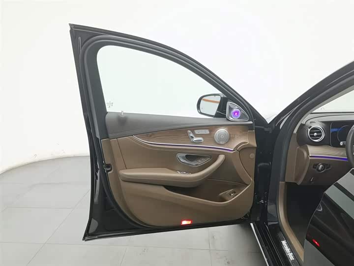 Фото 8 - Mercedes-Benz E-Class Hybrid