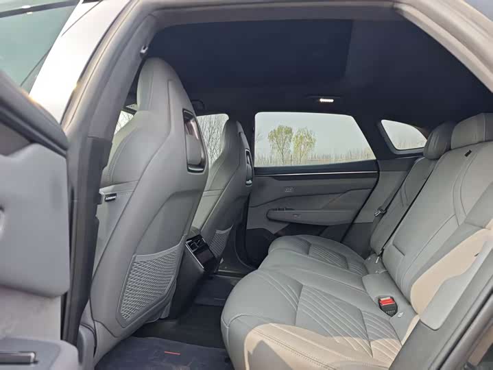 Фото 5 - Zeekr 001