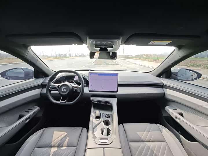 Фото 6 - Zeekr 001