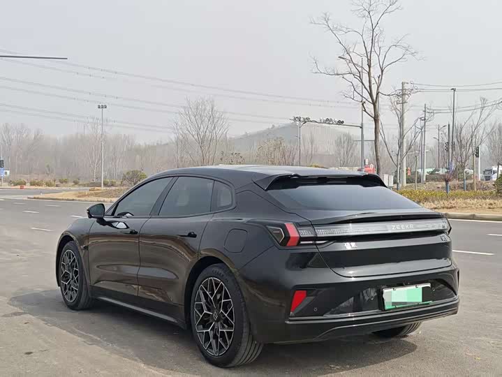 Фото 8 - Zeekr 001