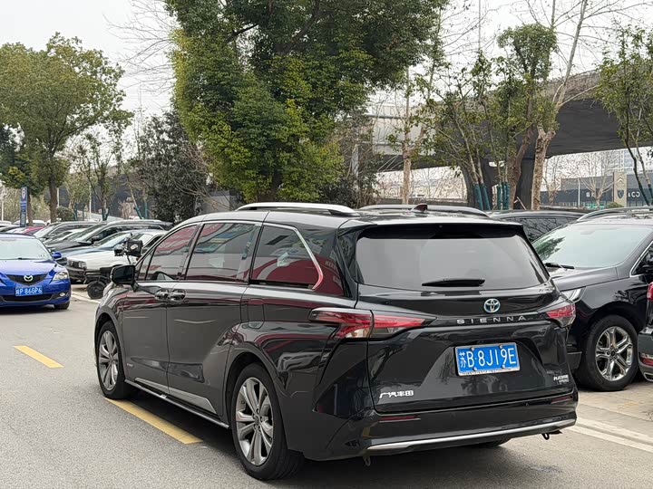 Photo 7 - Toyota Sienna