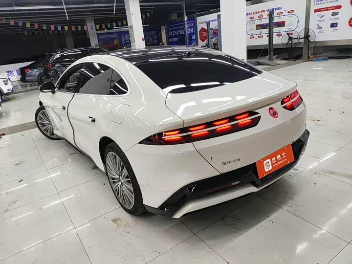 Фото 3 - Denza Z9