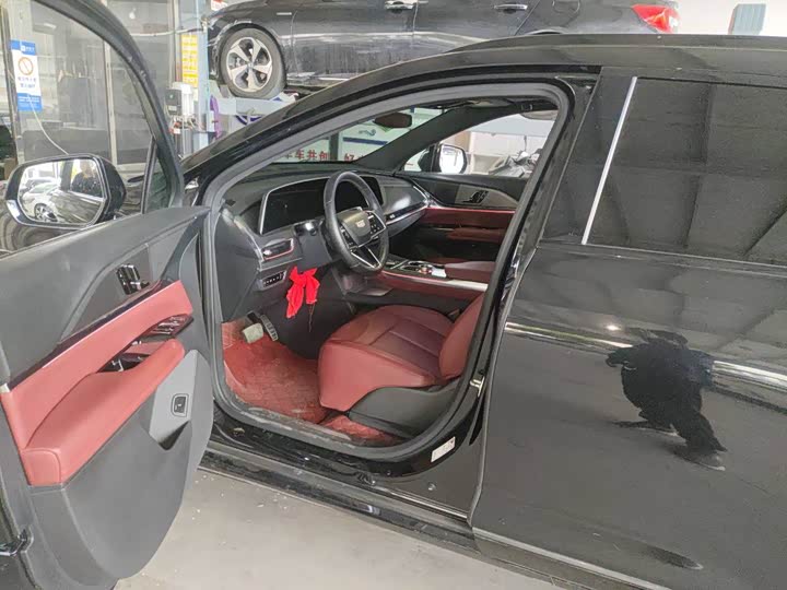 Фото 4 - Cadillac XT5