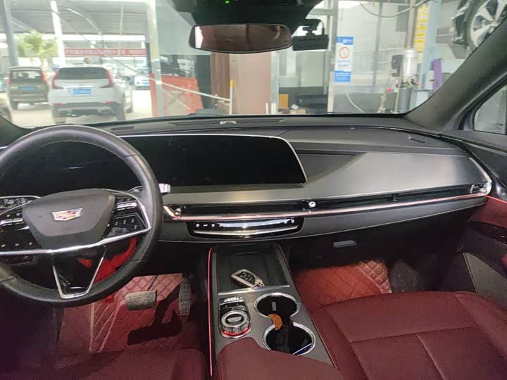 Фото 6 - Cadillac XT5