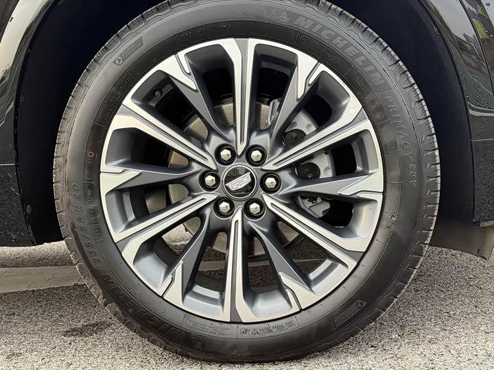 Фото 8 - Cadillac XT5