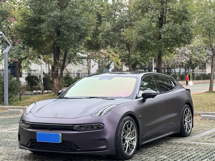 Фото 2 - Zeekr 001