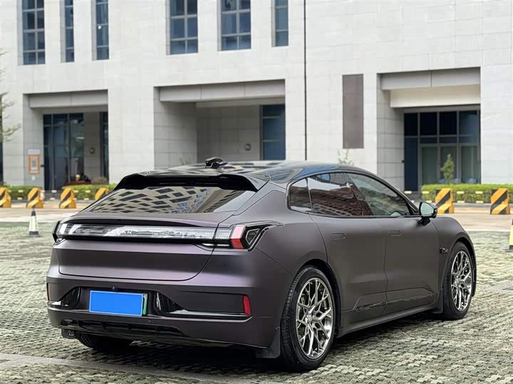 Фото 7 - Zeekr 001