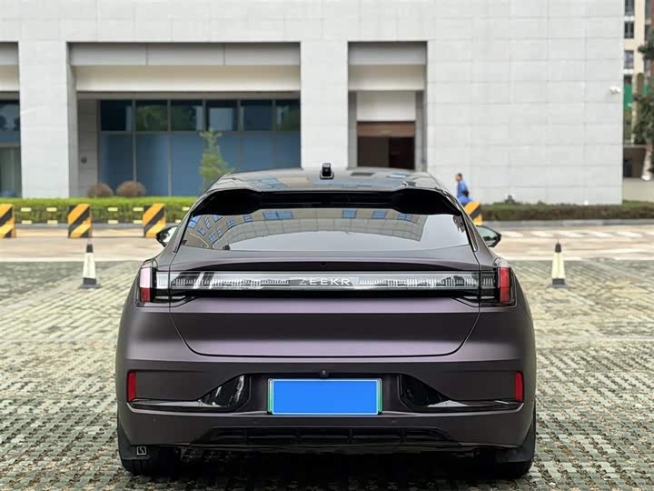 Фото 8 - Zeekr 001