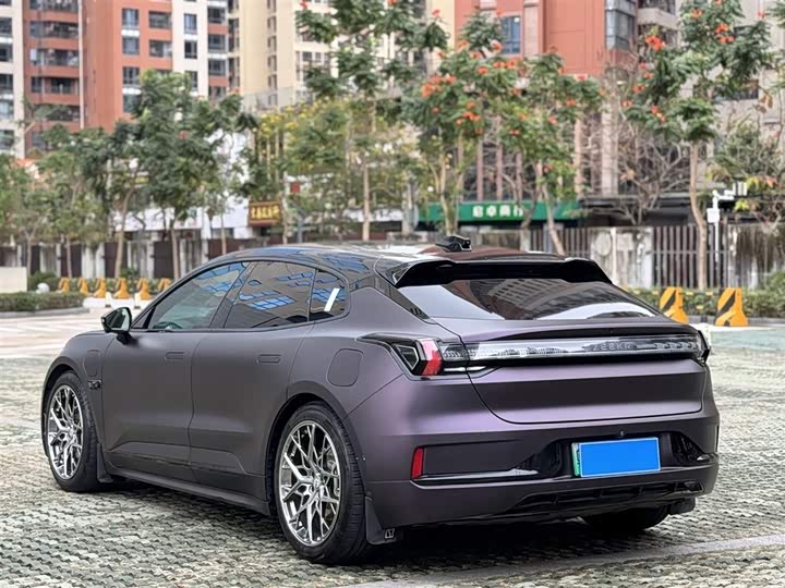 Фото 9 - Zeekr 001