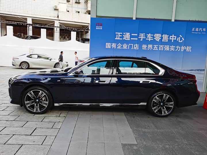 Photo 3 - BMW 7 Series