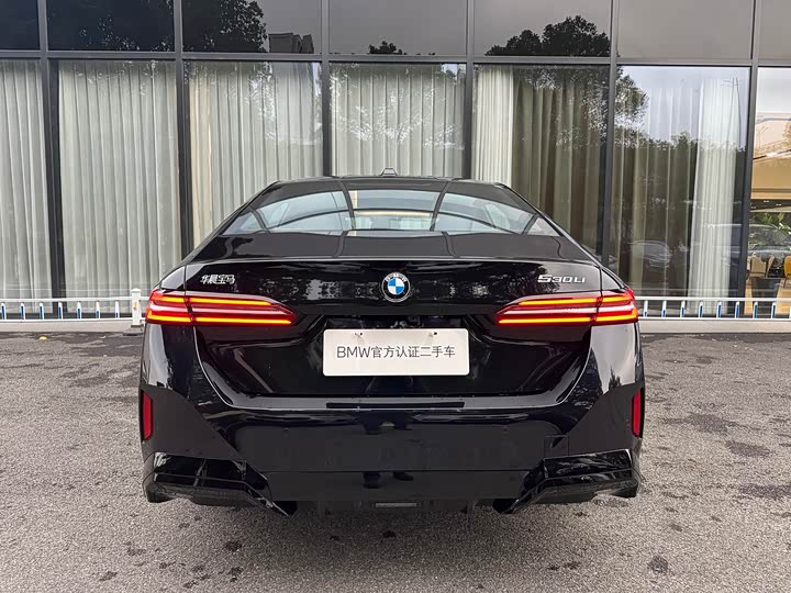 Photo 5 - BMW 5 Series