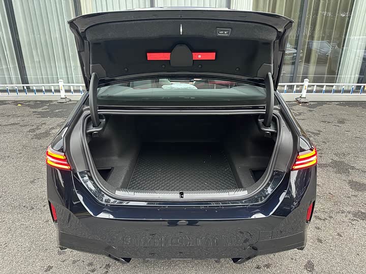 Photo 6 - BMW 5 Series