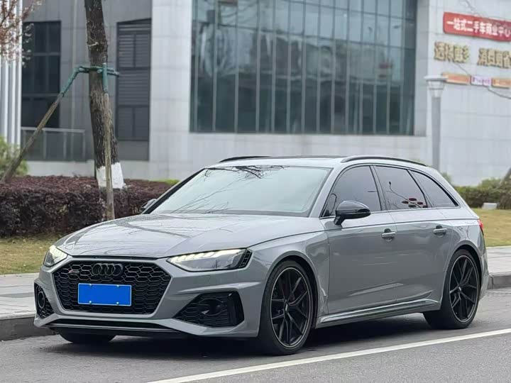 Фото 1 - Audi RS 4