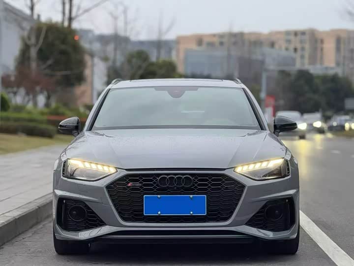 Фото 2 - Audi RS 4