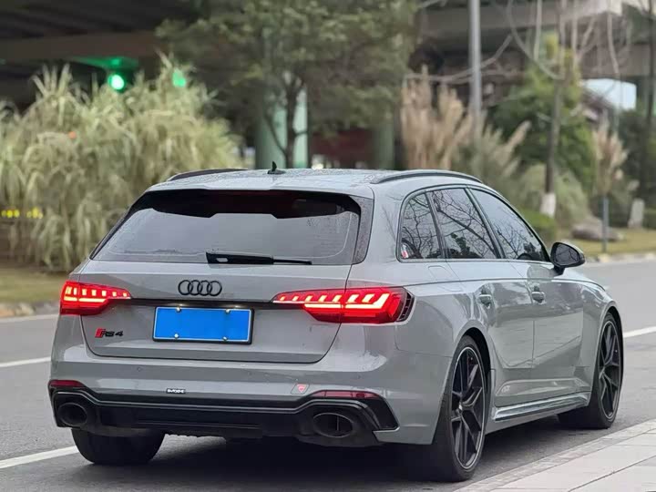 Фото 3 - Audi RS 4