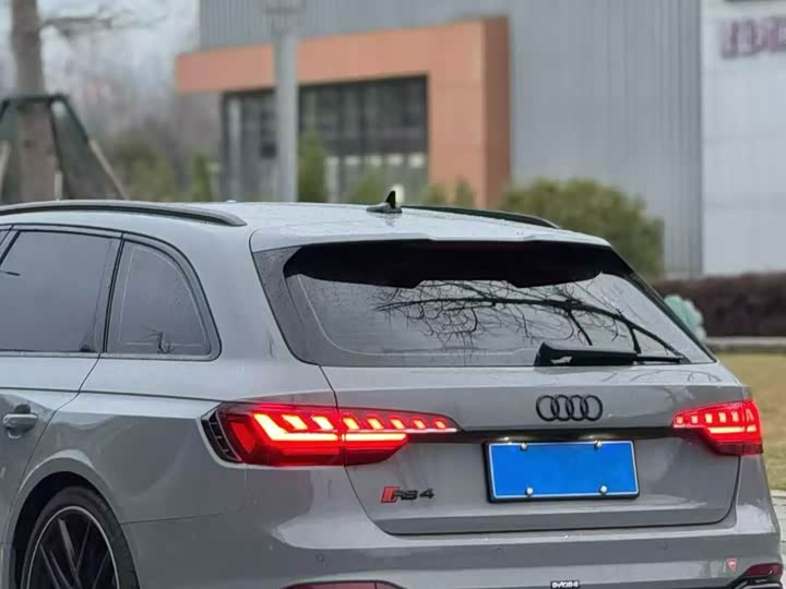 Фото 4 - Audi RS 4