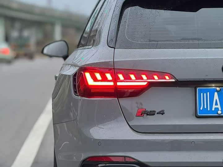 Фото 5 - Audi RS 4