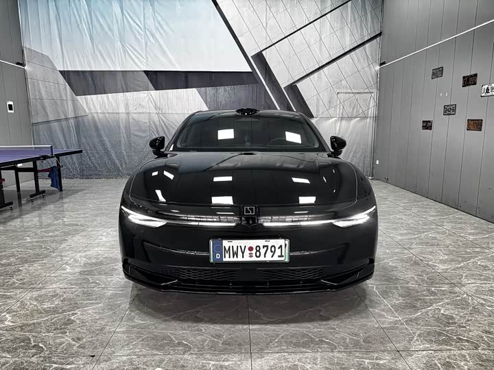 Фото 2 - Zeekr 007