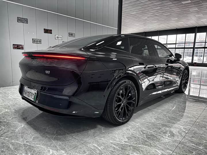 Фото 4 - Zeekr 007