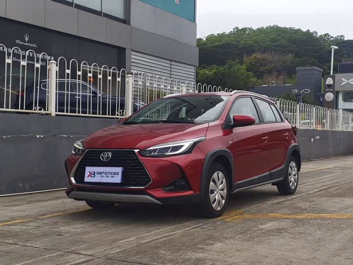 Photo 1 - Toyota Yaris L Hatchback