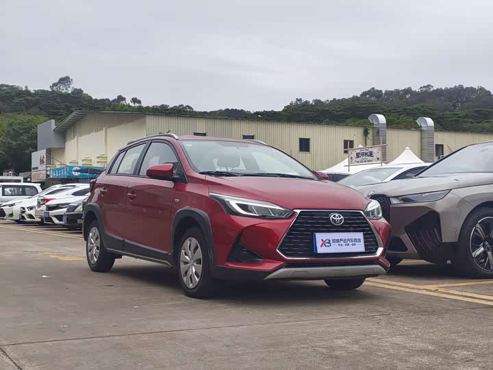 Photo 3 - Toyota Yaris L Hatchback