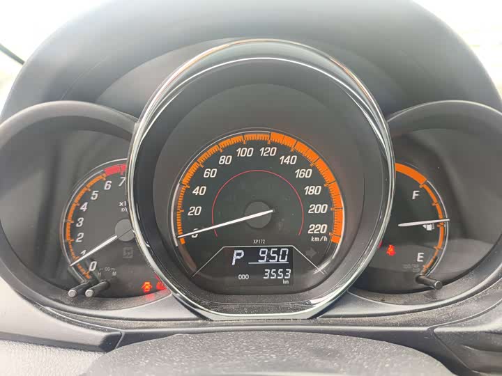 Photo 7 - Toyota Yaris L Hatchback