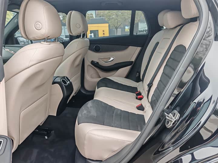 Фото 8 - Mercedes-Benz EQC