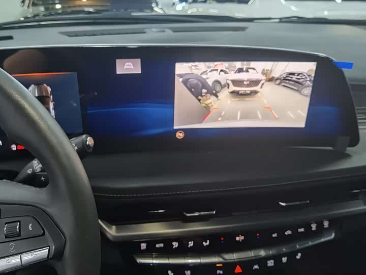 Фото 6 - Cadillac XT4