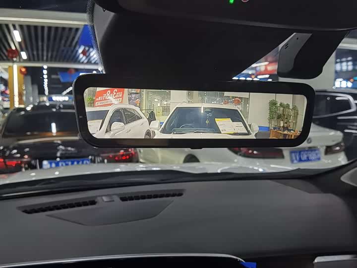 Фото 8 - Cadillac XT4