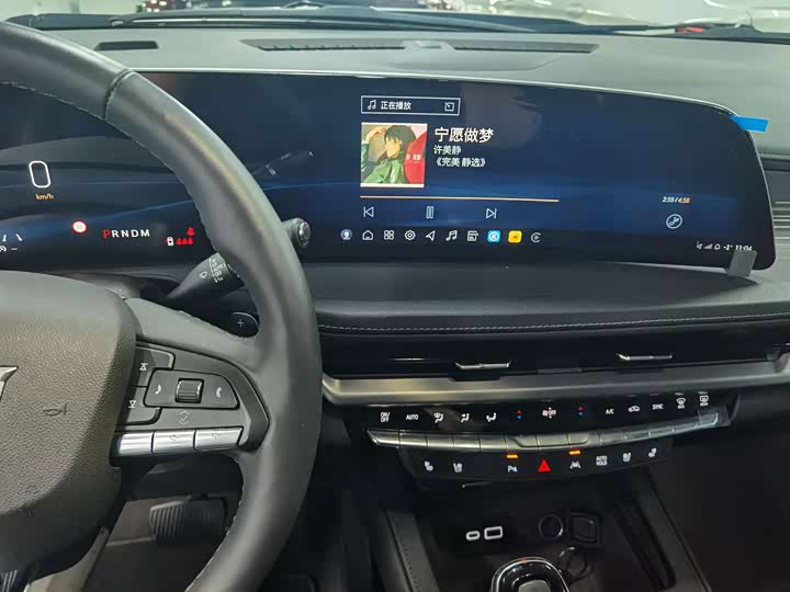 Фото 9 - Cadillac XT4